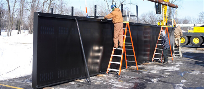 workers-repair-outdoor-led-display.png